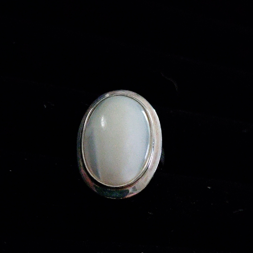 Sophisticated MOONSTONE & SILVER Oval Ring SZ6
